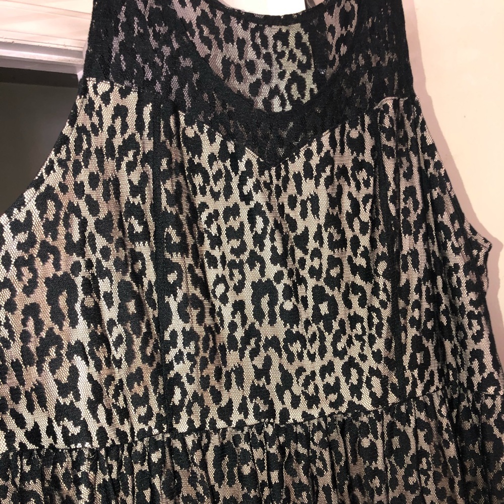 Sleeveless leopard dress
